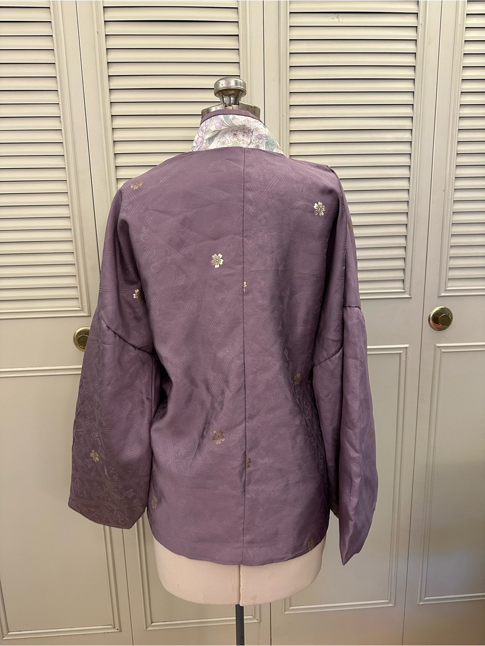 Hanfu Top | Lavender Wrap Jacket with Floral Trim - Picture 3 of 5